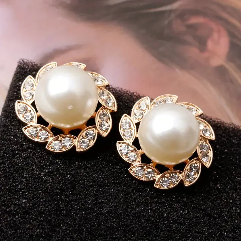 Boucles d'oreilles en perles exquises et feuilles brillantes | Or