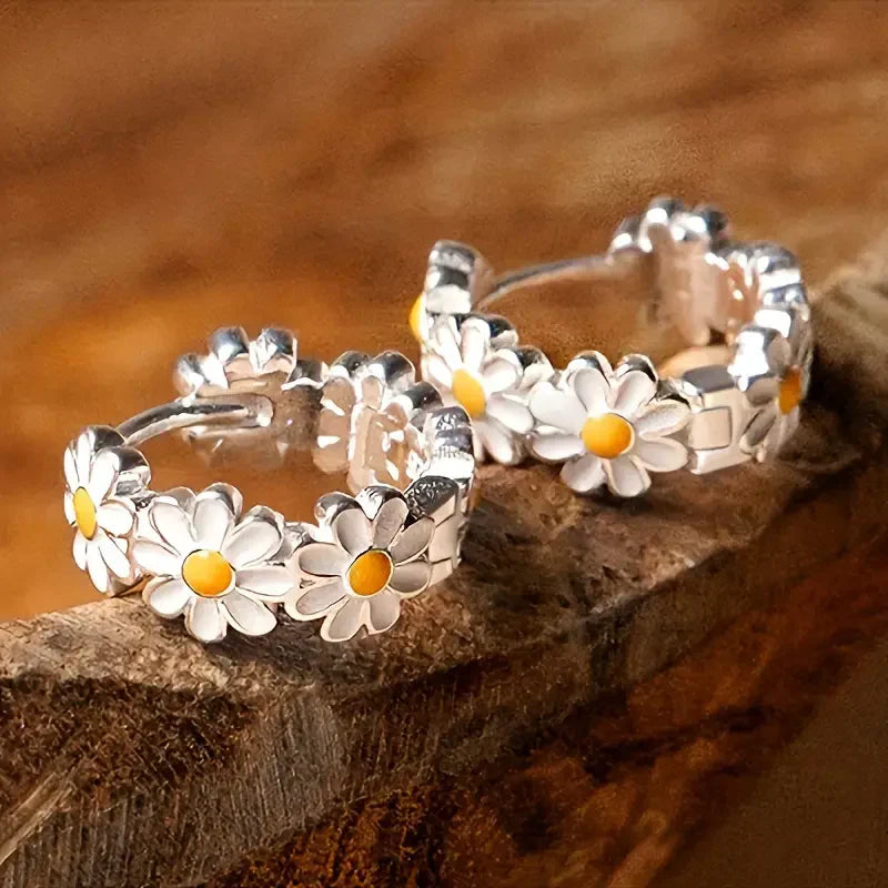 Boucles d'oreilles créoles Élégantes en Marguerite | Or Blanc