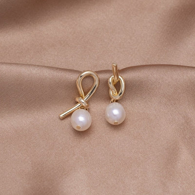 Boucles d'oreilles en or noué et perles d'eau douce